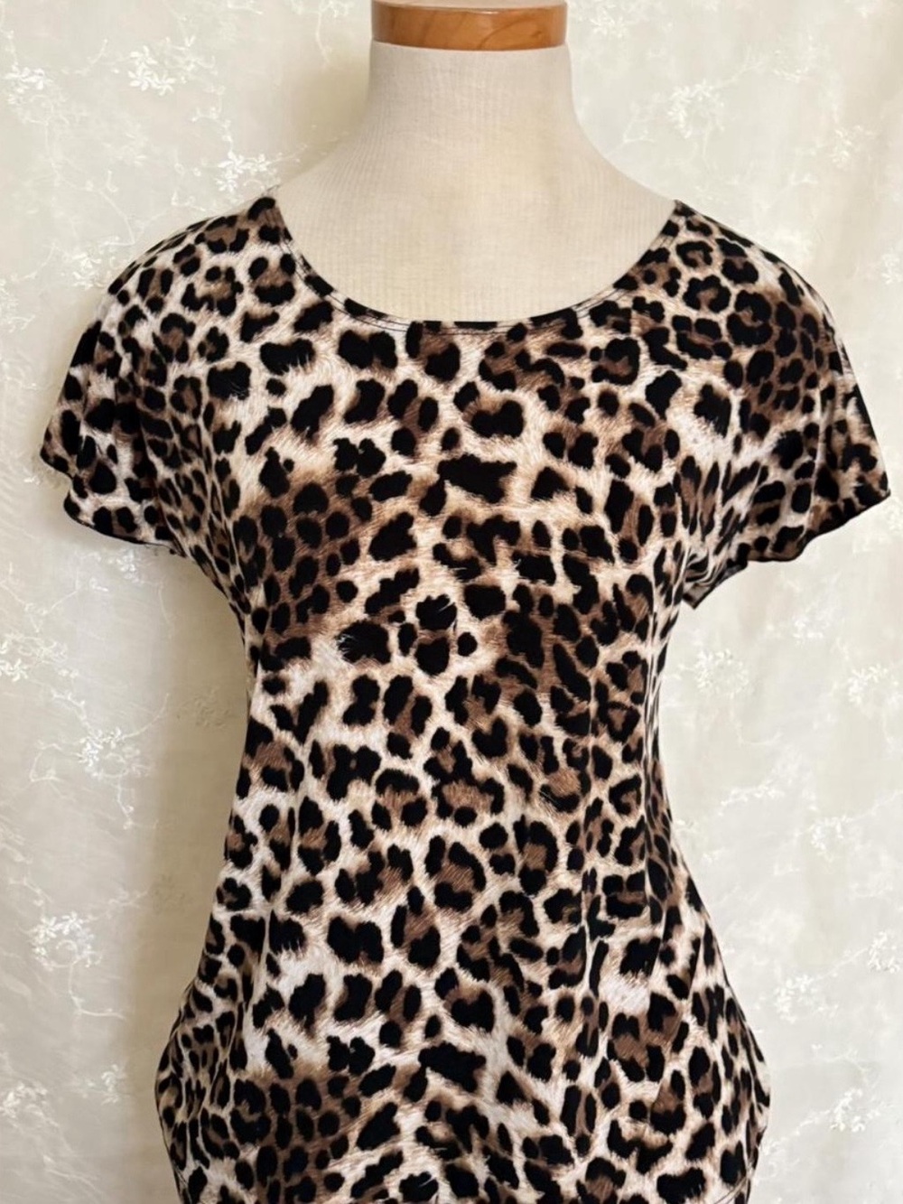 Village Hustle Leopard Print Short Sleeve Size Medium